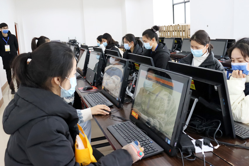 右江區(qū)順利完成女兵征集體檢工作2月24日，百色市右江區(qū)順利完成女兵征集體檢工作，對(duì)應(yīng)征女青年報(bào)名材料、戶籍信息、學(xué)歷狀況、身體狀況等進(jìn)行審核。【詳細(xì)】 