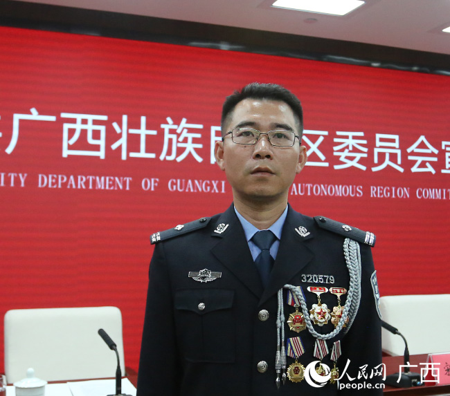戍邊民警黃日。人民網(wǎng) 彭遠(yuǎn)賀攝
