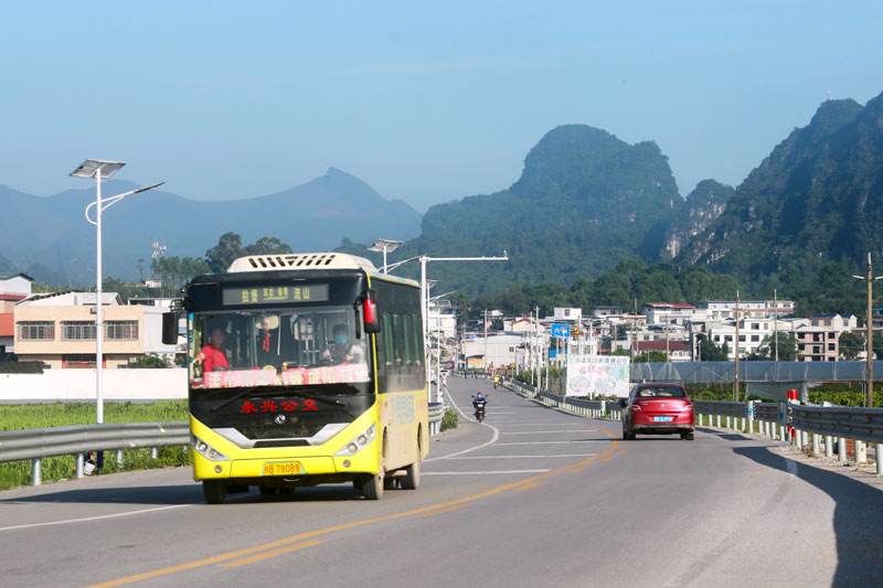 柳江區(qū)渡村至成團公路照片 (3)