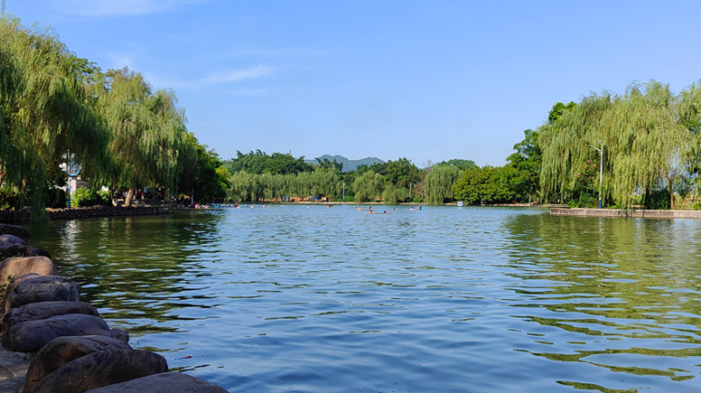 靈湖。