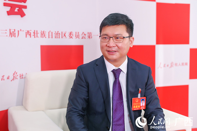 陳前平接受專訪。人民網(wǎng)記者 嚴(yán)立政攝