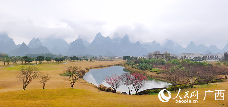 雨后的桂海晴嵐像一幅水墨山水畫。人民網(wǎng) 付華周攝