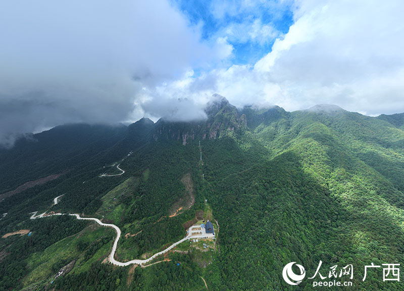 風(fēng)景如畫的平南北帝山。人民網(wǎng) 付華周攝