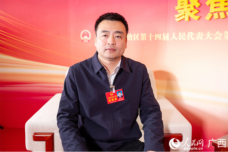 楊正沛代表接受專訪。人民網(wǎng)記者 嚴(yán)立政攝