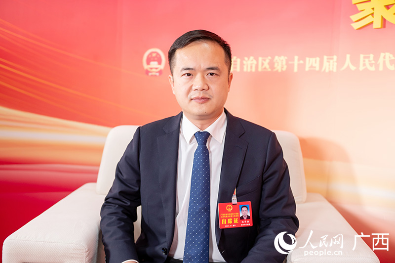 陸華靜代表接受專訪。人民網(wǎng)記者 嚴立政攝