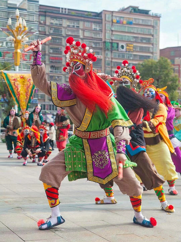 潮汕英歌舞表演。廣西旅發(fā)不夜城運(yùn)營(yíng)管理有限公司供圖