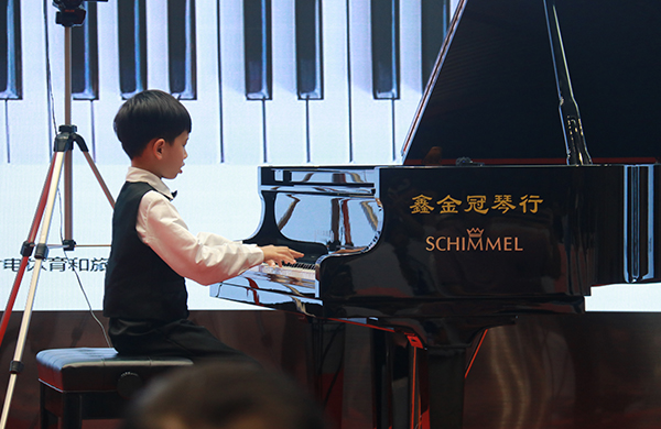 小小演奏家登臺演奏