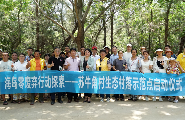 2023年5月，潿洲島的蘇牛角村啟動“海島零廢棄行動”探索，全村民宿店主自費(fèi)聘請保潔人員上門回收廚余垃圾進(jìn)行堆肥。北海市委宣傳部供圖