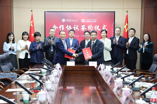 簽約現(xiàn)場(chǎng)。自治區(qū)人民醫(yī)院供圖