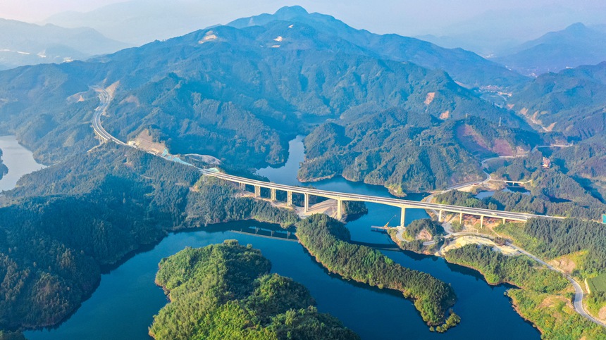融安至從江高速公路一期工程(融安至安太段)下四賴2號橋。