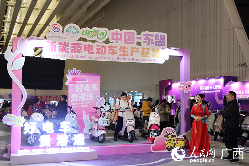 電動自行車專區(qū)。人民網(wǎng) 何寧攝