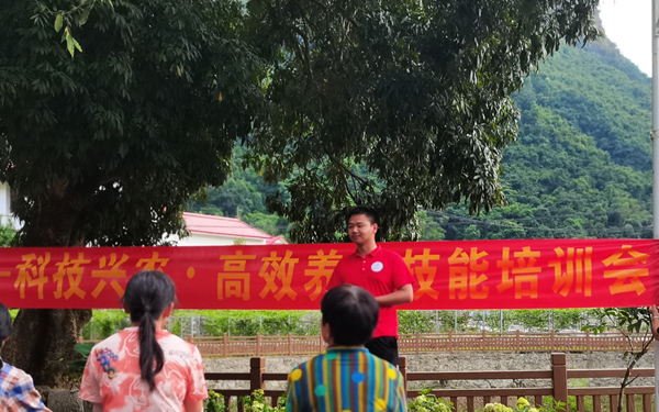 科技小院開展“科技興農(nóng) 高效養(yǎng)殖”培訓(xùn)會(huì)。李陽攝