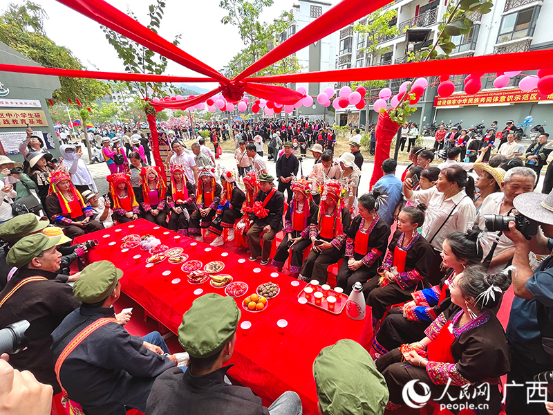 瑤族婚堂習(xí)俗。人民網(wǎng) 韋歡攝