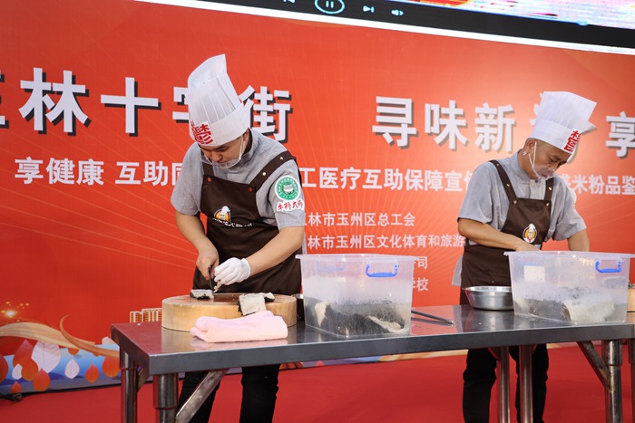特邀廚師嘉賓神刀手切牛料、牛料炒制表演