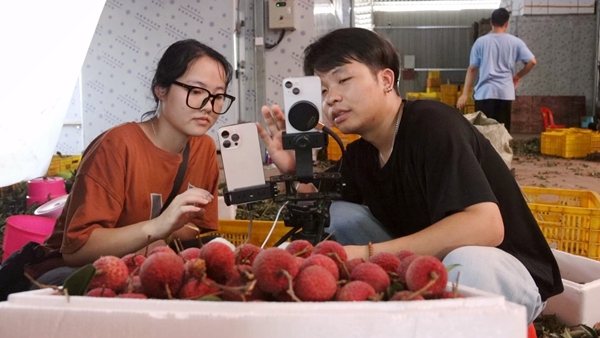 直播帶貨現(xiàn)場。
